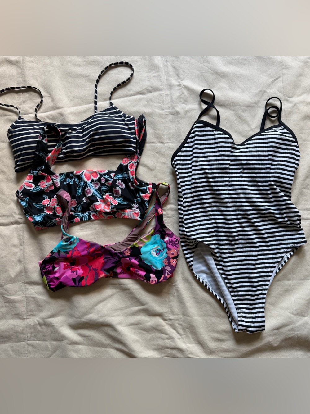Bundle size L swimwear